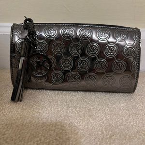 NWOT Michael Kors Clutch and detachable keychain